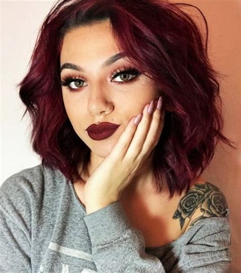 cabelo curto marsala